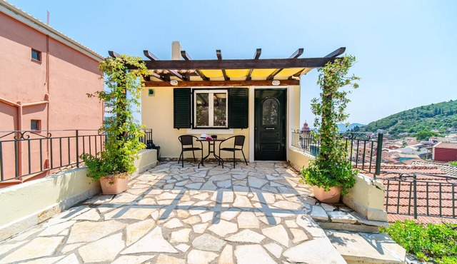 Studio Apartment 'Pavlos Sofia Studio' with Mountain View, Garden & Terrace