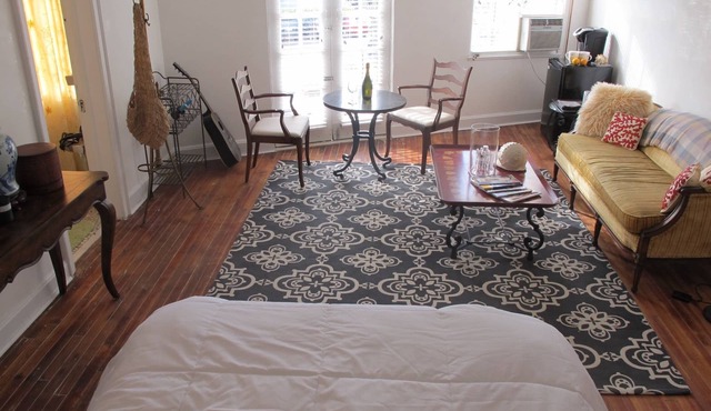 Studio Apartment, Safe & Walkable area, Pet Friendly