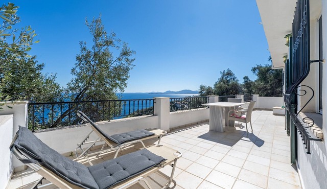 Studio Apartment 'Salvia' with Sea View, Wi-Fi and Air Conditioning