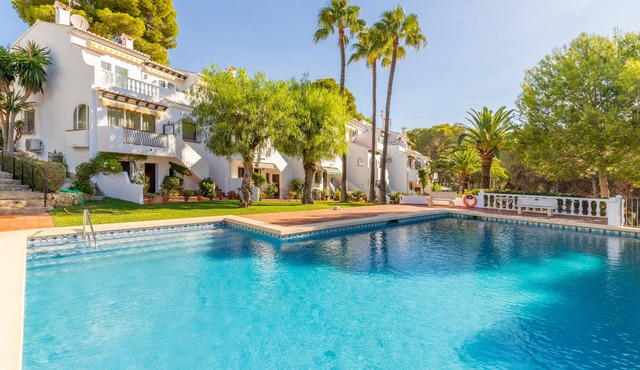 Studio Apartment 'Sillero Dos' with Shared Pool, Wi-Fi and Air Conditioning