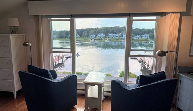 Studio apartment with harbor views