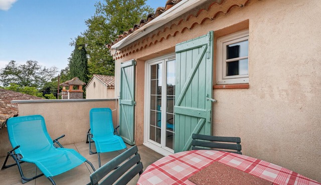 Studio Apartment 'Var Hyères Proche Plage' with Private Terrace, Wi-Fi and Air Conditioning