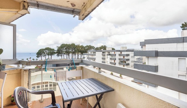 Studio Apartment 'Vue Mer - 50m De La Plage' with Sea View, Private Terrace and Wi-Fi