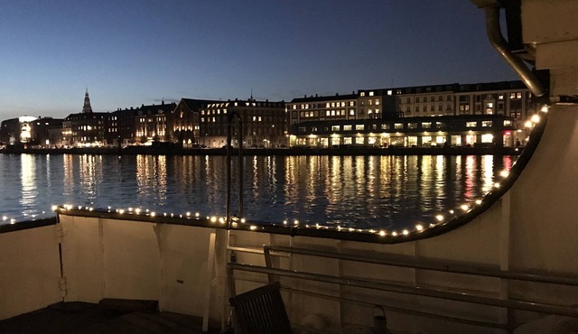 Studio apartment with terrace on Houseboat at the best spot in Copenhagen