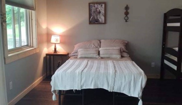 Studio Apartment with patio. Casino, Flint Fields Equestrian , State Trails.