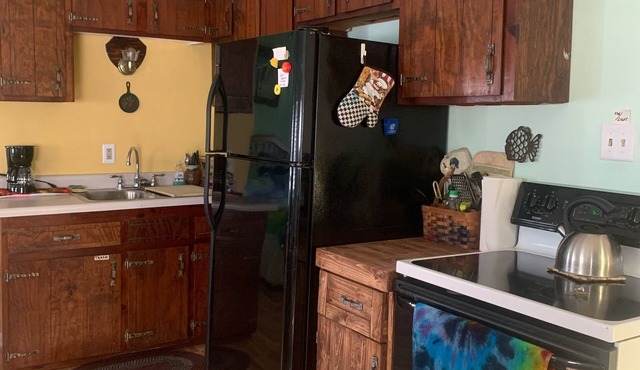 Studio Apartment with full kitchen sleeps 3