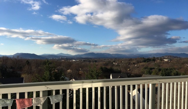 Studio Apartment with King Bed, Stunning View & Sauna