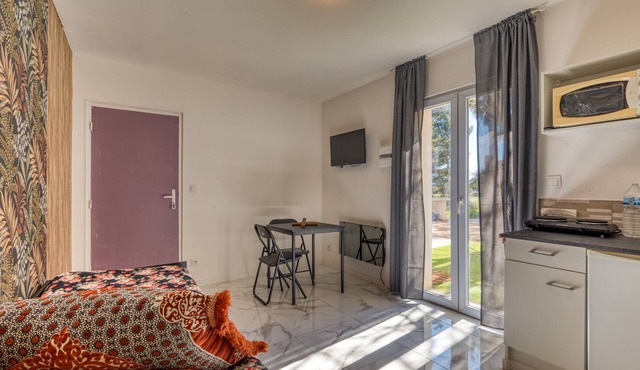 Studio Apartment ' with Shared Garden