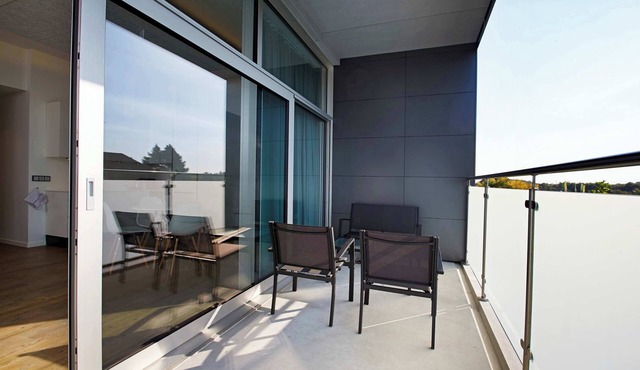 Studio Apartment with Sunny Balcony for 4