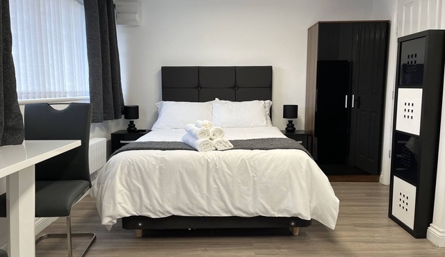 Studio appt - Sleeps 2 - Free Parking - 5min-Metro