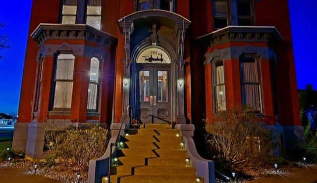 Studio Apt #9 in a Historical Downtown Home