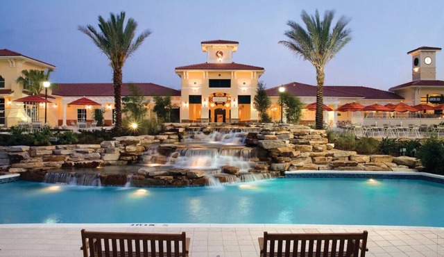 Studio Apt in Orlando resort onsite: pools, golf, arcades, cabanas etc.