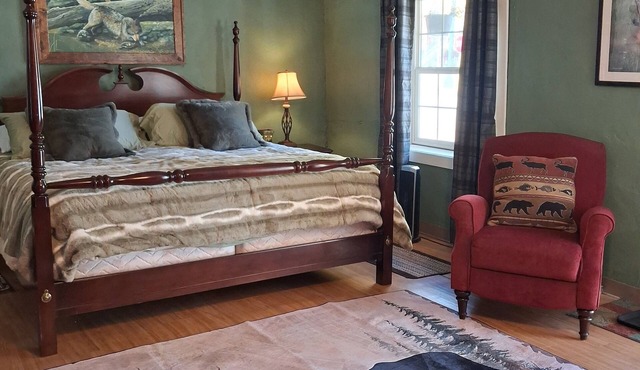 Studio apt in the heart of town.