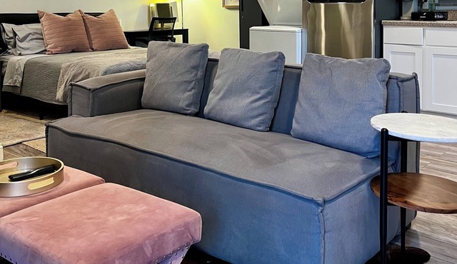 STUDIO apt. nightly or monthly stays with washer, dryer, work space and WiFi