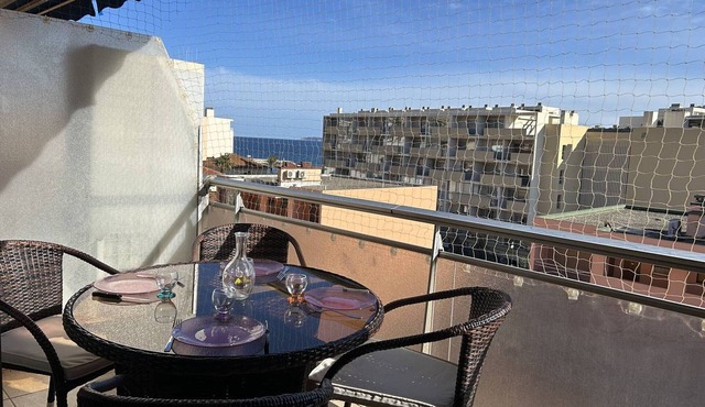 Studio at Le Lavandou, air-conditioned, sea view terrace and Wi-Fi