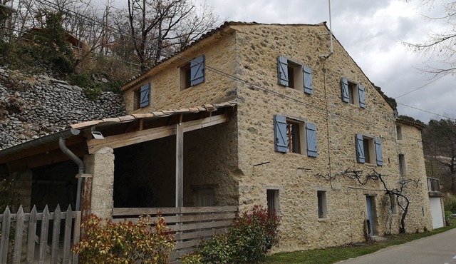 Studio at the foot of Ventoux and near the spa town of Montbrun les Bains