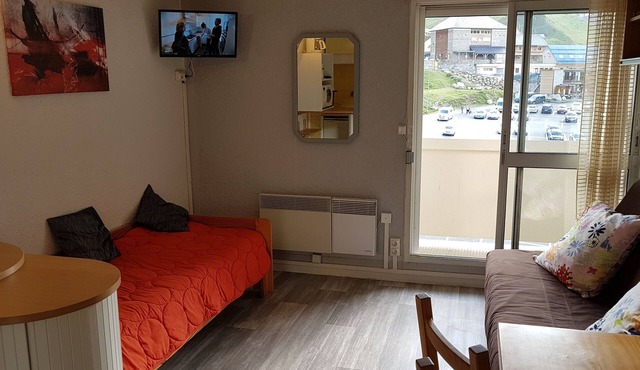 studio at the foot of the slopes, ideal for hikes, covered parking, balcony
