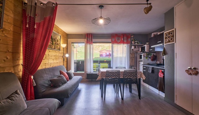 Studio 'At the Foot of the Ski Slopes Collet' with Balcony and Wi-Fi