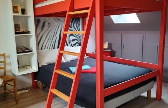 Studio au 2e étage de notre maison de ville