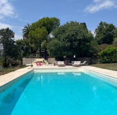 Studio au dernier étage d'une bastide grassoise