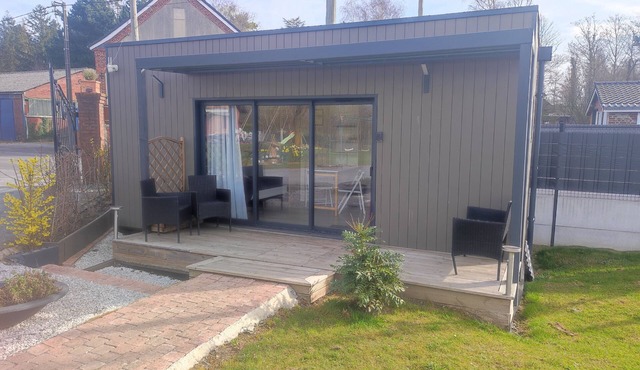 Studio Au Fil de l'Eau with terrace and garden.