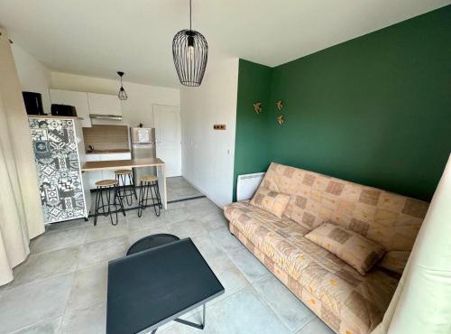 Studio avec extérieur ombragé