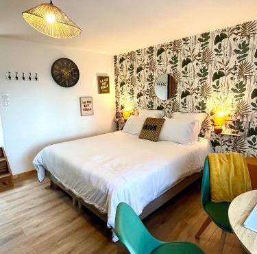 Studio avec entrée indépendante sur un domaine de 9ha avec vue