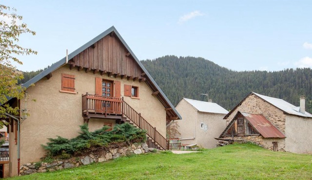 Studio avec jardin amenage et wifi a La Garde a 8 km des pistes