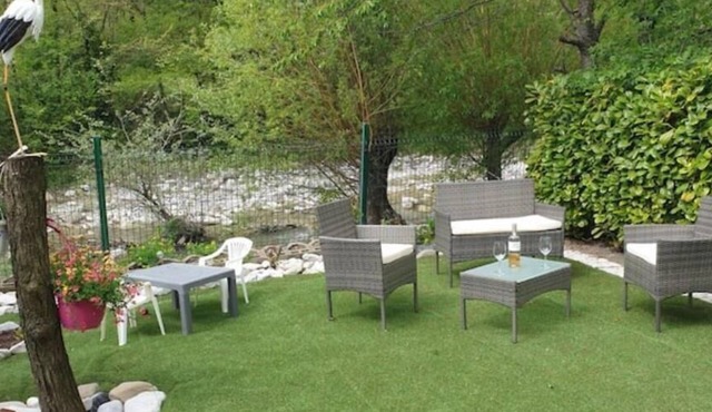 Studio Avec Jardin au Bord de la Rivière Avec Jacuzzi