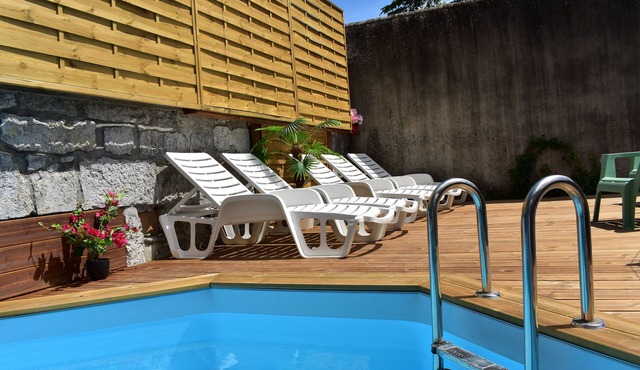 Studio Avec Piscine 10 min à Pied de la Rivière et 5 min du Centre