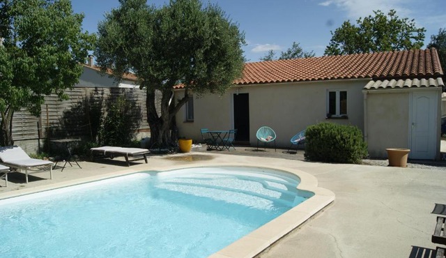 Studio avec piscine
