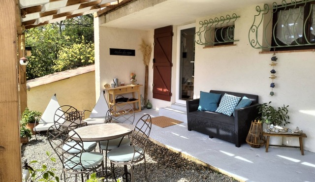 Studio Avec Terrasse au Calme