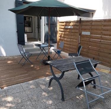 Studio avec terrasse indépendant en villa
