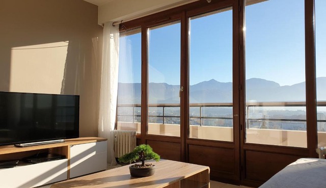 Studio avec une belle vue panoramique sur Chambéry !
