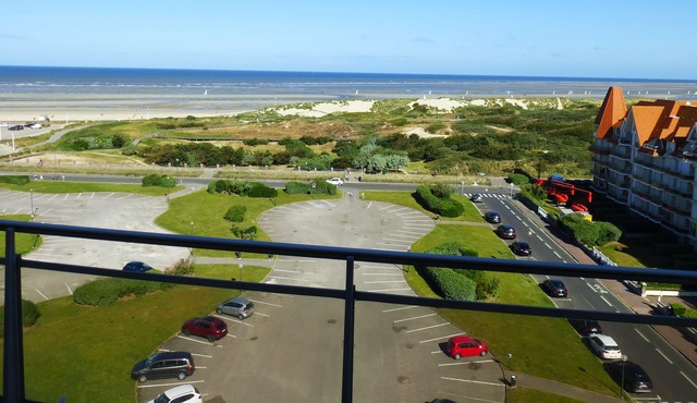 STUDIO BEAUTIFUL SEA VIEW, top floor with terrace, perfectly located.