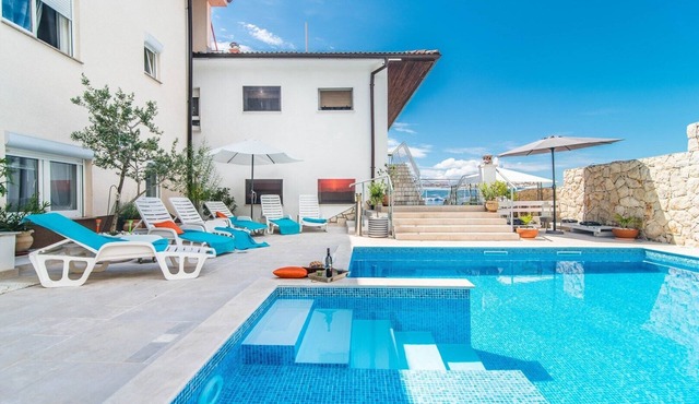 Studio B with shared pool and sea view