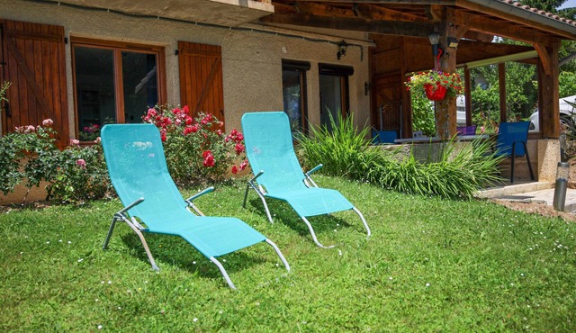 Studio Boubet – Private terrace, A/C, Wi-Fi, peaceful countryside, near Pau & lake