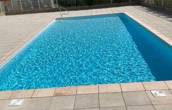 Studio brignoles PISCINE emplacement idéal