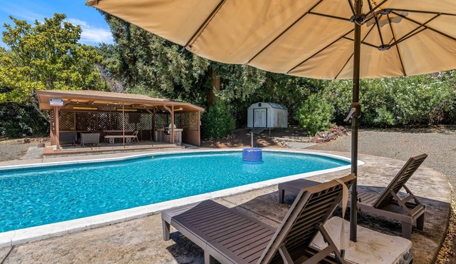 Studio by the Lake | Pool & Boat Parking