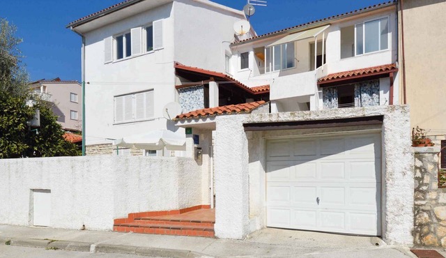 Studio by the sea with air conditioning
