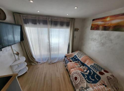 Studio contemporain avec parking gratuit