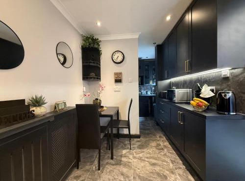 Studio C - Newly renovated private 1 bed studio near Trent Bridge Cricket Ground and National Water Sports Centre