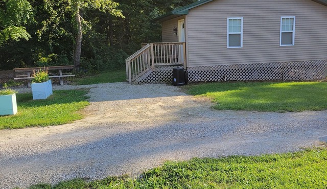 Studio Cabin #6 near beautiful Cedar River.