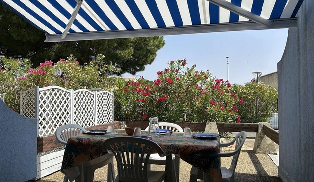 Studio Cabin Apartment with Pool Access, Le Grau-du-Roi, Sleeps 4