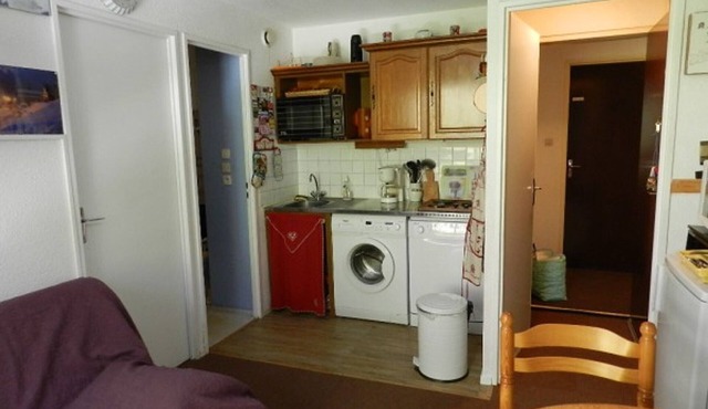 Studio cabin for 4 near slopes, balcony, parking, pets allowed