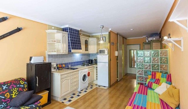 Studio cabin for 4, ski-in/ski-out, mountain views