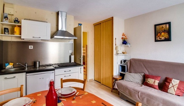 Studio cabin in Esquièze-Sère for 6 with balcony, mountain view and parking