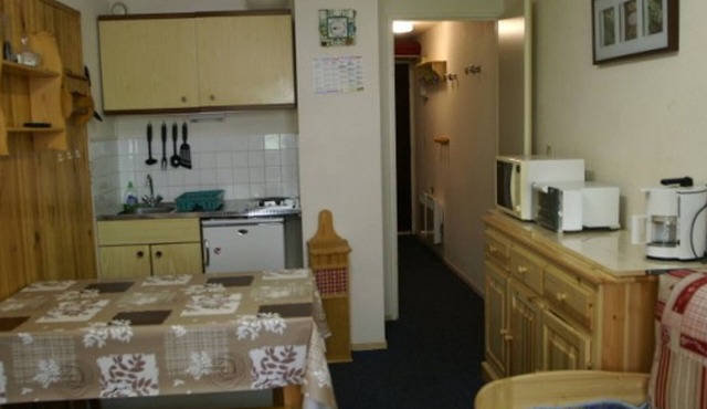 Studio cabin in Le Pleynet with balcony, near the slopes