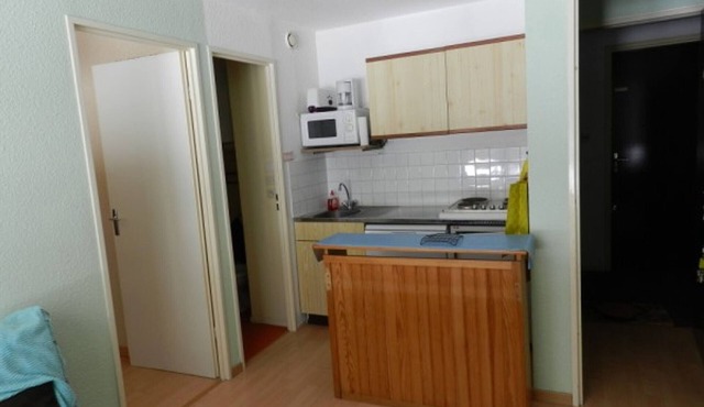 Studio cabin near slopes with balcony, elevator, and ski locker