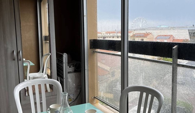 Studio Cabin Sleeps 4 at Canet-Plage with Parking, Near Beach and Shops